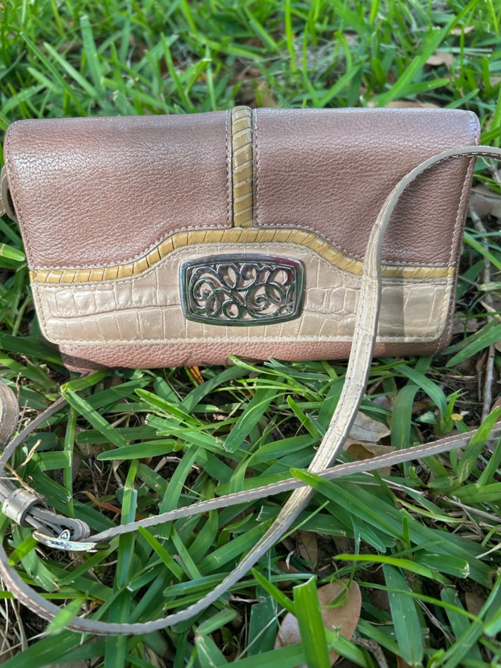 Vintage Croc Embossed Brighton Brown & Cream Crossbody with Gold Trim - Picture 2 of 12